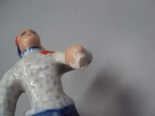 Фигура фарфор статуэтка Коростень субботник женщина с лопатой высота 10,5 см под реставрацию №2968 Де купити