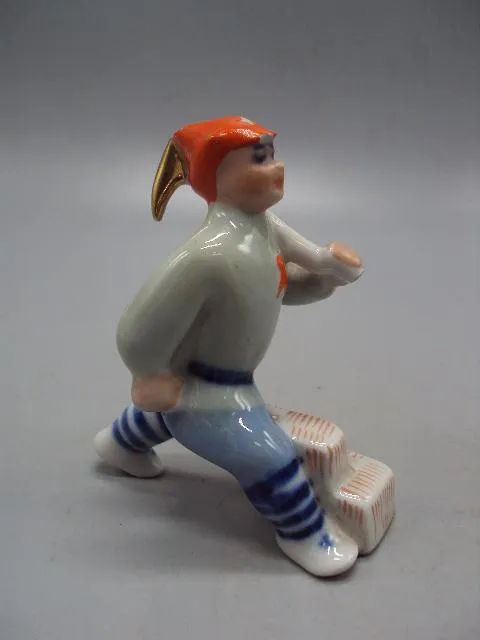 Фигура фарфор Коростень субботник Буденовец с киркой красноармеец 9,6 см под реставрацию №2969 Ціна