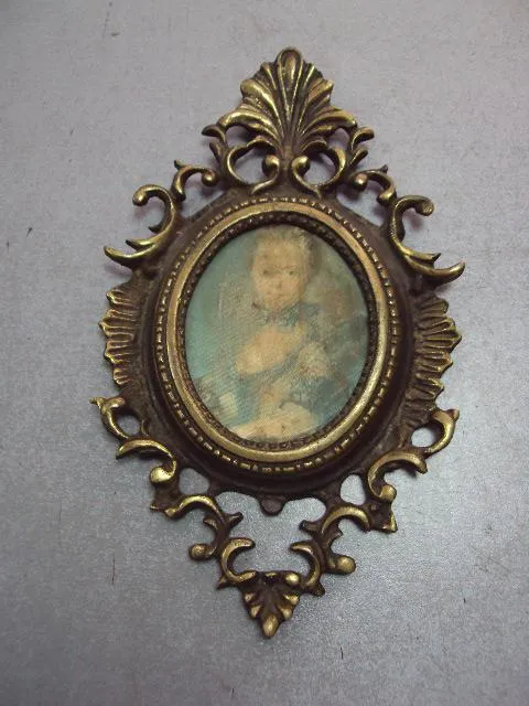 Настенное панно картина шелкография дама девушка портрет в раме латунь 21х12,5 см, 10,5х8,6см №10328 Ціна