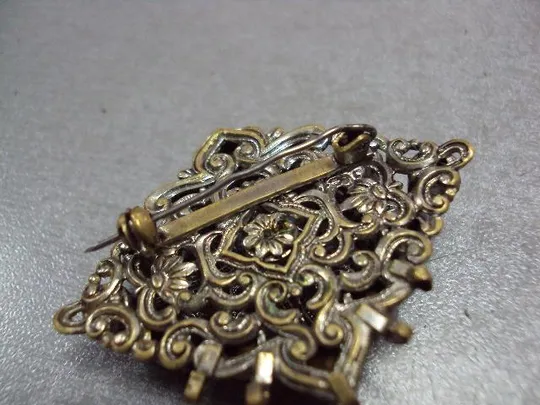 Бижутерия брошка ажурная брошь в форме ромб с черными вставками размер 3,9 х 4,7 см №13470 Де купити