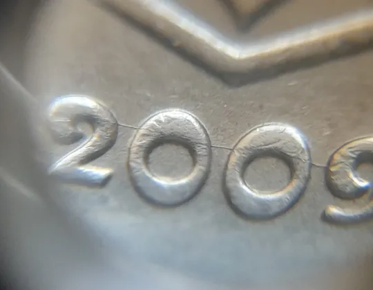 (7062) 50 копійок 2009 викрошки і розколи на аверсі (різновид) (50 копеек 2009 брак) Де купити