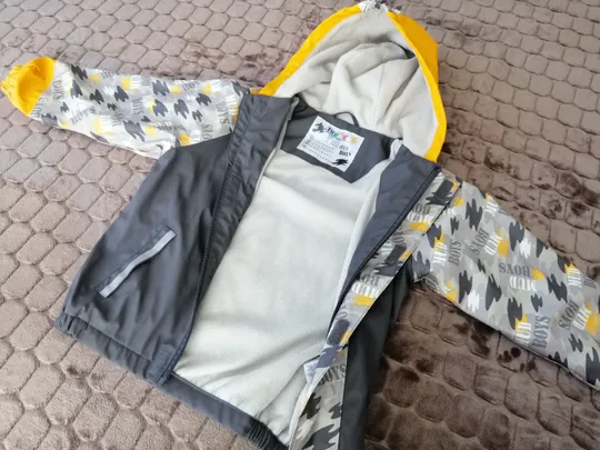 Куртка-дощовик для хлопчика (розмір 110-116) демісезонна. Продаж