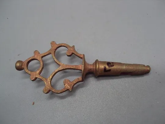 Ключ от самовара латунь маленький тонкий ключик самовар длина 8,5 см №13506 Де купити