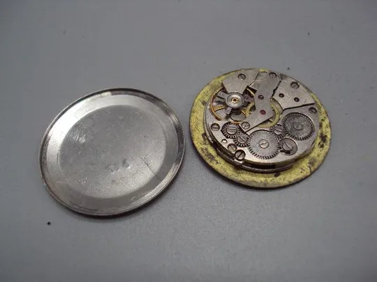 Механизм, циферблат и крышка наручные часы Слава 21 камень календарь ссср не на ходу №14649 Характеристики