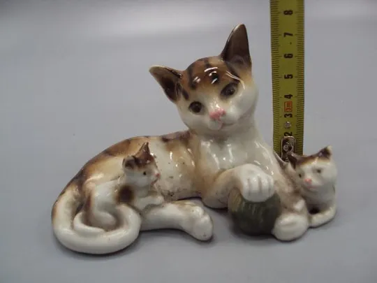 Купити Фигура фарфор Германия GH co Grafenthal кошка с котятами и клубком котики высота 7,7см (скол) №11570