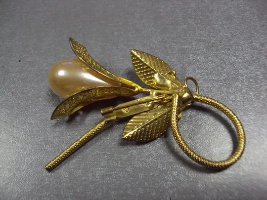 Бижутерия брошка цветок брошь цветочек с листьями размер 6,4 х 6,3 см №13373 Недорого