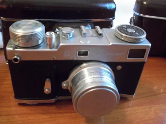 2-Два Фотоаппарат Ленинград , объектив Юпитер-8.  Футляры, ориг. крышки. Цена мин-такой сохранности З аукціону