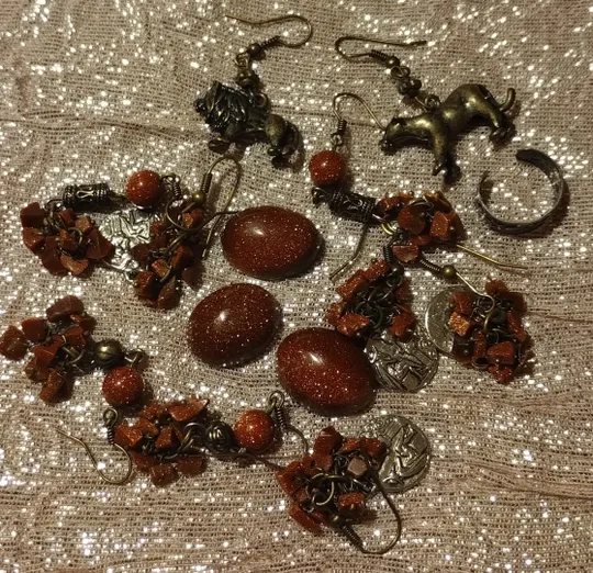 Лотом, много позиций Изделия из авантюрина Ціна