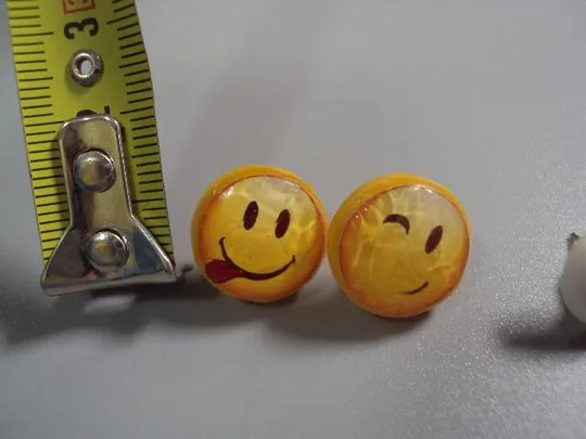 бижутерия серьги разные смайлики белые, желтые, фиолетовые лот №10887 Продаж