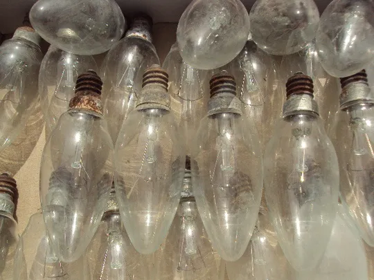 Лампочки форма коническая или свечка длина 9,5 см лот 32 шт ржавый цоколь №15913 Недорого