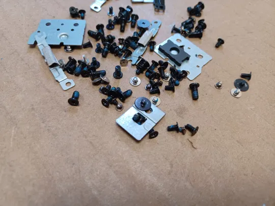 номер1055-31 комплектуюче краплення гвинти  для Dell  XPS 17 XPS17  9700 Precision 5750 оригінал Де купити