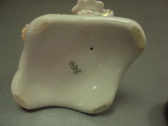 Фарфоровый подсвечник мальчик путти ангелочек валлендорф №436п Де купити