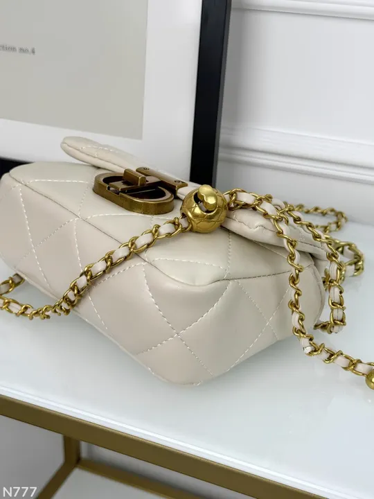 Сумочка через плече на довгому декоративному ланцюжку Продаж