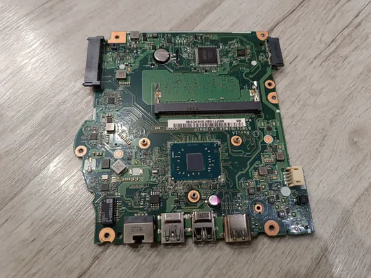 Материнська плата для ноутбука Acer ES1-533 (B5W1A/B5W1A LA-D641P Rev: 1A) Ціна