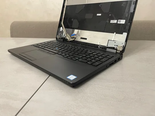 Комплектуючі, ноутбук на деталі Dell Latitude e5570: клавіатура, корпус, кришка матриці З аукціону