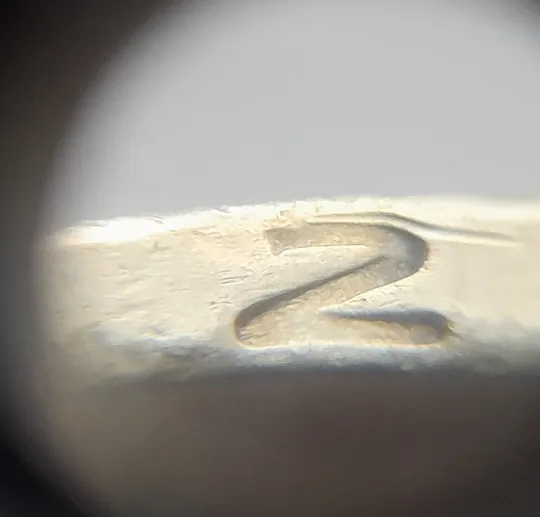 (8167) 1 гривня 2001 викрошка вверху '2' слова '2001' на гурті (1 гривна 2001 брак) Продаж