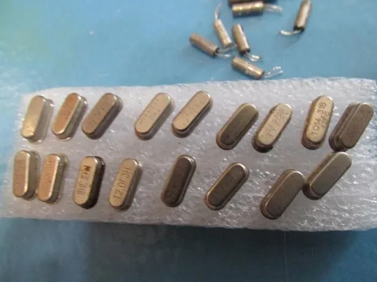 Кварцові резонатори  з  материнок З аукціону