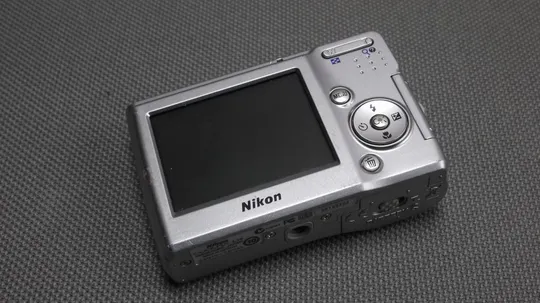 Цифровой фотоаппарат Nikon Coolpix L14 7.1Mpix Вживане Продаж