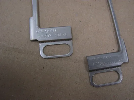 номео1035-8 кріплення Фіксатор Скоби Закріплювач Механізм з'єднання fastening матриці  EC12D000500 EC12D000400 для Lenovo ThinkPad T470, T480 оригінал З аукціону