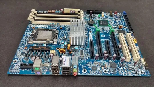 серверный комплект HP Z400 + 6ядер/12потоков Intel Xeon E5645 2.4MHz + 12Gb DDR3 Ціна