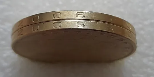 Купити (5357) 1 гривня 2006 викрошка у "6" слова "2006" гурта + зминання на реверсі (1 гривна 2006 брак)