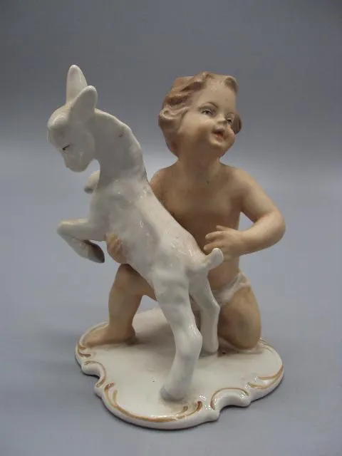 Фигура фарфор Германия путти ребенок и козлик мальчик с козленком высота 14 см №14345 Ціна