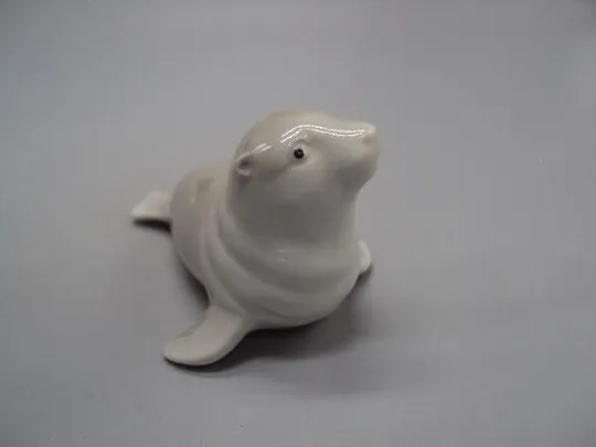 Фигура фарфор статуэтка миниатюра Европа тюлень высота 5 см (скол на лапке) №6159 Де купити