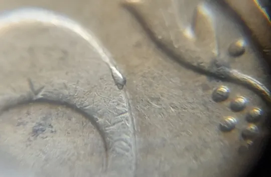 (2426) 10 копійок 2008 викрошки на реверсі біля 2 грона та на нулі номіналу (10 копеек 2008) З аукціону