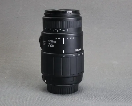 Об'єктив Canon EF телеобъектив Sigma 70-300mm 1:4-5.6 DL Macro MC Ф58mm Japan Вживане Інтернет-аукціон
