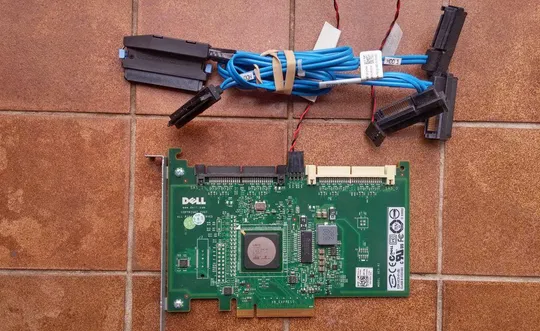 SAS Raid Controller Card Dell PCI-e UCS-61 + шлейф на 4шт. SAS HDD OJW063-13740-9AS-00OK-A06 З аукціону