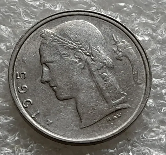 (5614) 1 франк 1965 зміщення зображення Бельгія (Бельгия) легенда голландською 'BELGIË' З аукціону