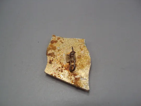 Знак ленин портрет профиль на красном флаге ссср лавровый лист флаг лавр №17377 Продаж