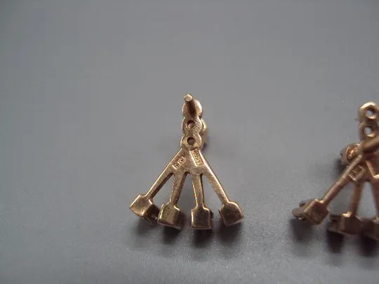 Серьги с закруткой золото клеймо 583 проба герб Украина 9КЯ камни фианит вес 4,2 г №14715 Характеристики