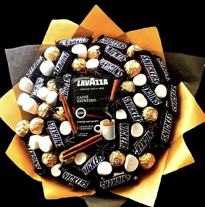 фото, Букет з цукерок Ferrero Ферреро Роше, Snickers, кави Lavazza і зефіру в руку солодкий подарунок чорний
