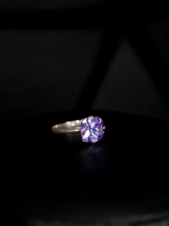 Каблучка 925 проби родійована зі вставкою л.аметиту З аукціону