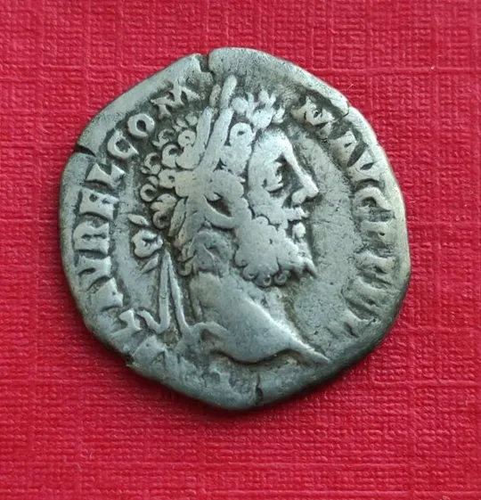 191 год н.э. Редкая монета Рима денарий император Коммод и Юпитер с молнией dn63 Ціна