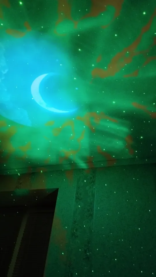 Лазерний проектор зоряного неба.Нічник Космонавт.Bluetooth.З колонкою! На торгах