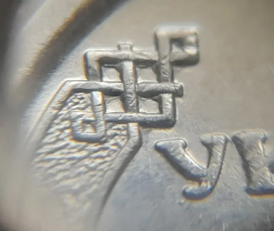 (8229) 1 гривня 2022 гарні викрошки на аверсі (1 гривна 2022 брак) Де купити