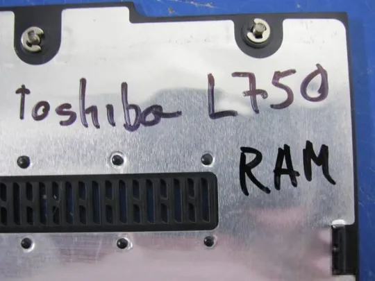 №229-17 сервісна кришка ZYE3ABL6RD0I00 для Toshiba L750, L755 оригінал Продаж