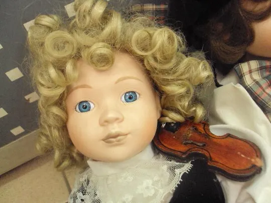 Фарфоровые куклы пара мальчик с девочкой №461 З аукціону