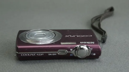 Купити Цифровой фотоаппарат Nikon Coolpix S220 10.0Mpix ліловий Вживане