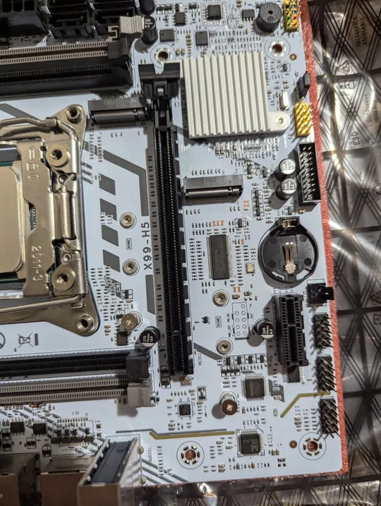 Комплект 12 ядер 24 потоки Qiyida X99 H5 + Xeon E5 2650v4 LGA 2011-3 DDR4 NVMe Intel Xeon E5 v3 v4 Продаж