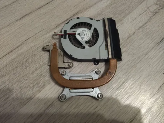 Система охолодження (кулер) для ноутбука SAMSUNG NP300E5C, NP305E5A NP305V5Z  (0M104825) Ціна