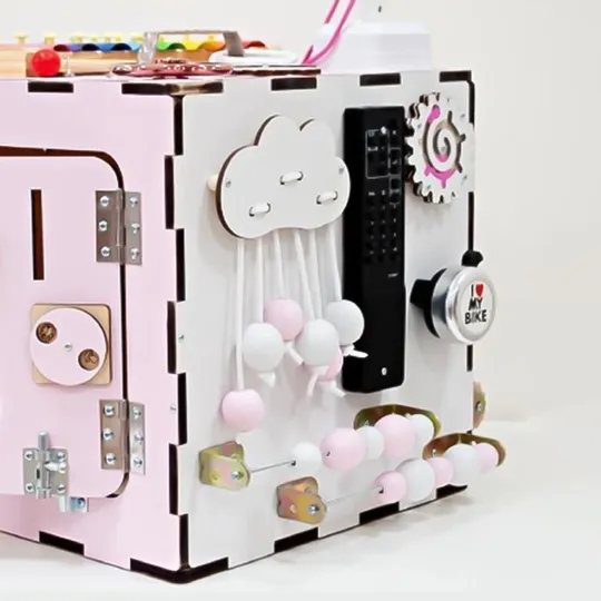 Бизикуб 30x30x30см, 33 элемента, Розовый (Развивающий бизиборд для детей) Недорого