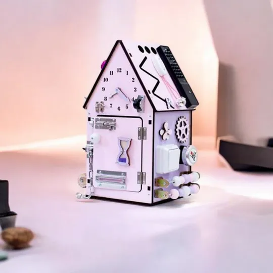 Купити Бизидом 20х20х40см, 33 элемента, Розовый с сиреневым (Развивающий бизиборд для детей)