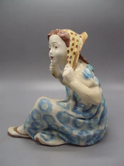 Фигура фарфор статуэтка ЗиК Конаково ветерок девушка с платком девочка завязывает платок 24 см №100 Де купити