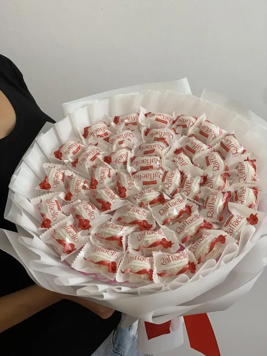 Букет з цукерок Рафаелло Raffaello (41 шт.) в руку білий З аукціону
