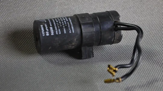 17U5017 Пусковой конденсатор NGM 80мкФ 300В (Anlass kondensator 80mf 300V) Ціна