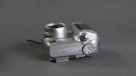 Купити цифровой фотоаппарат Nikon Coolpix 4300 + Zoom Nikkor 8-24mm/2.8-4.9 + чехол