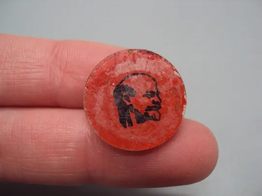 Купити Знак Ленин портрет профиль круглый ссср красный фон стекло №17632